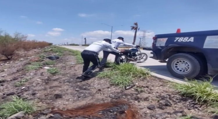 Motociclista lesionado tras sufrir un accidente tipo salida de camino