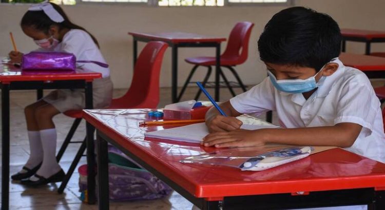 En Sinaloa 4 escuelas presentan casos de Covid-19
