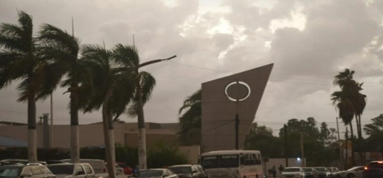 Ventarrón provoca apagones en Los Mochis