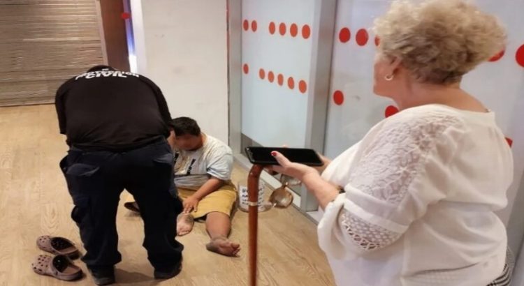 Rescatan a joven con síndrome Down en aparente estado de abandono