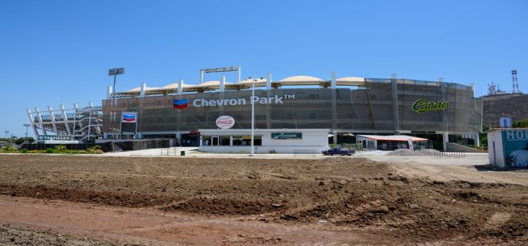Le roban su camioneta mientras veía un partido de beisbol
