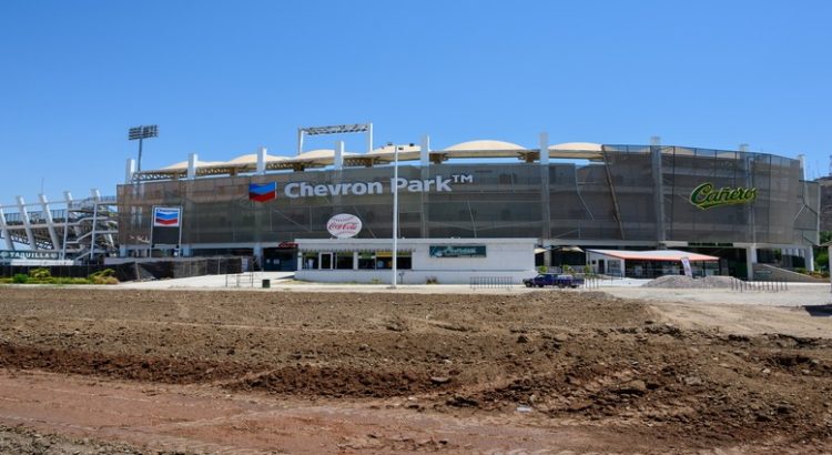 Le roban su camioneta mientras veía un partido de beisbol