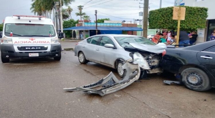 Accidente deja 4 personas lesionadas