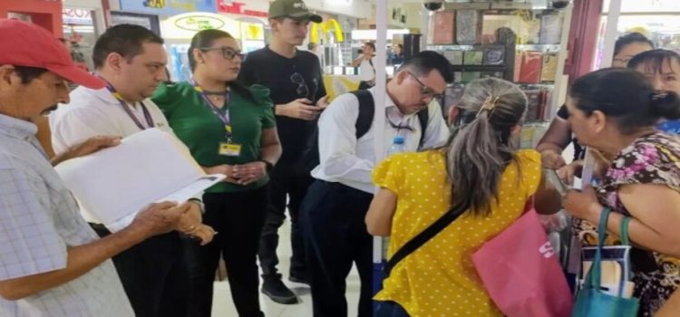 Usuarios de Afore Coppel tomaron una sucursal para exigir sus ahorros Usuarios de Afore Coppel tomaron una sucursal para exigir sus ahorros