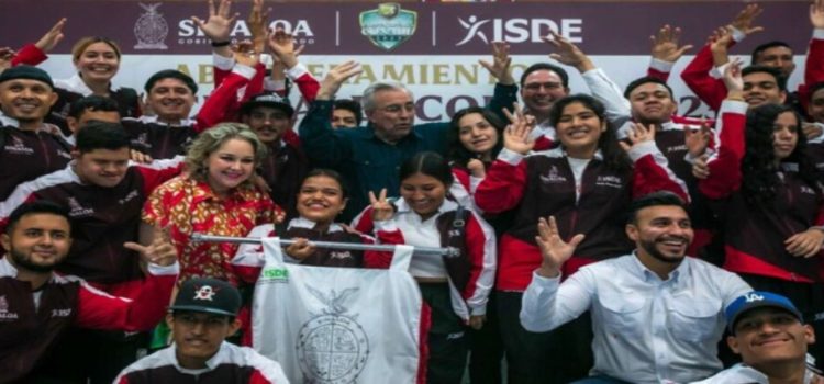 Rubén Rocha Moya abanderó a 183 deportistas con discapacidad de Sinaloa