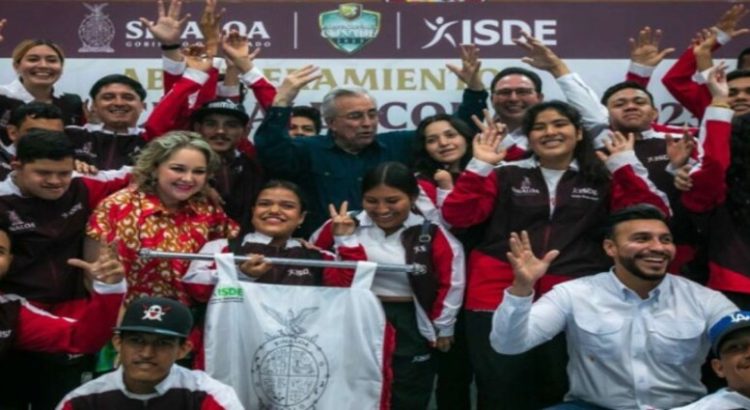 Rubén Rocha Moya abanderó a 183 deportistas con discapacidad de Sinaloa