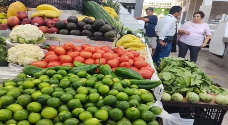 Canirac señala que grupos delictivos no permiten la llegada del limón, aguacate y naranja a Sinaloa