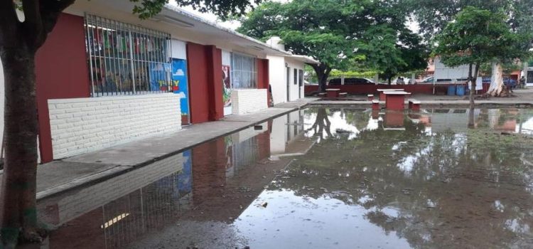 Lluvias por Lidia dejaron daños en 29 escuelas del estado