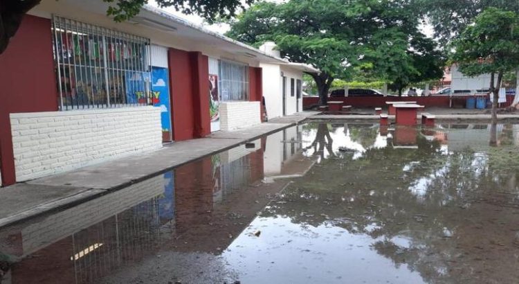 Lluvias por Lidia dejaron daños en 29 escuelas del estado
