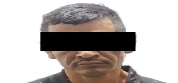 Detienen a sujeto por llevarse puestos unos tenis sin pagar