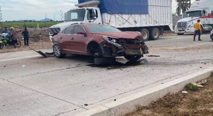 Accidente vial en la carretera Los Mochis–Topolobampo dejó dos mujeres lesionadas