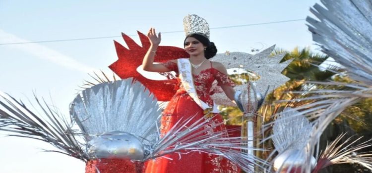 Cierran el carnaval de la Villa de Ahome con desfile de 26 carros alegóricos