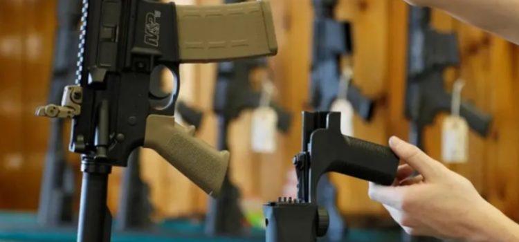 Acepta Juez de EE. UU demanda de México contra distribuidores de armas en Arizona