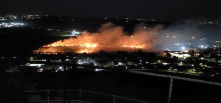 Fuerte incendio en la UAdeO de Los Mochis Fuerte incendio en la UAdeO de Los Mochis