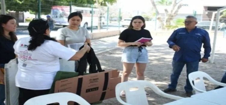 Realizan simulacro de instalación de casillas y capacitan a funcionarios Realizan simulacro de instalación de casillas y capacitan a funcionarios