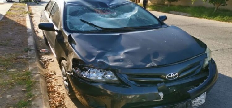 Motociclista queda gravemente herido tras impactar con un automóvil