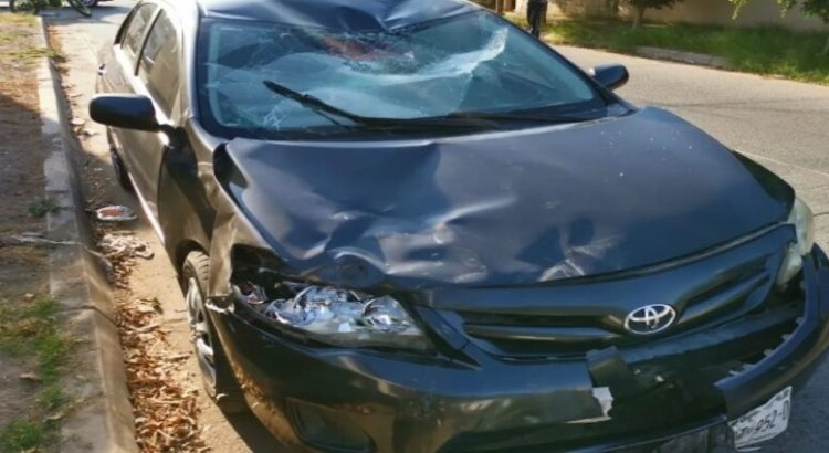 Motociclista queda gravemente herido tras impactar con un automóvil