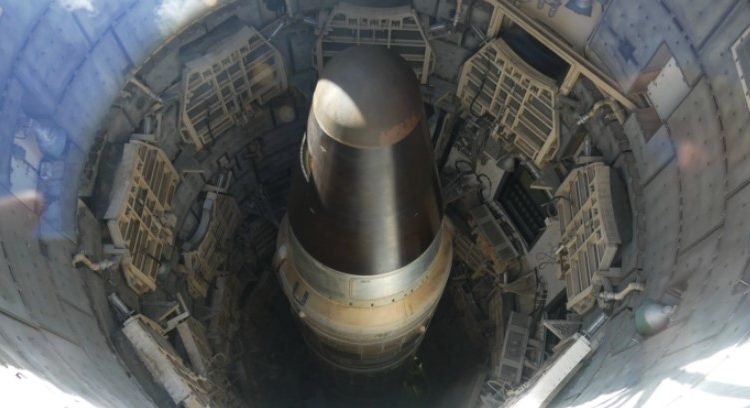 La OTAN evalúa activar su arsenal nuclear ante amenazas de Rusia y China