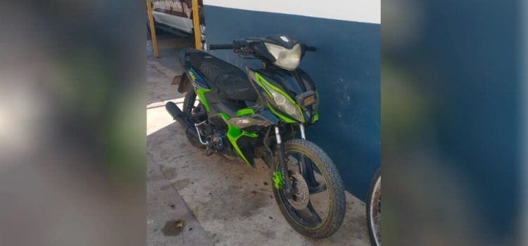 Detienen a sujeto por robo de una motocicleta