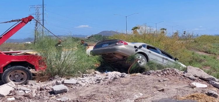 Automovilista sufre accidente en la carretera Mochis-Topolobampo