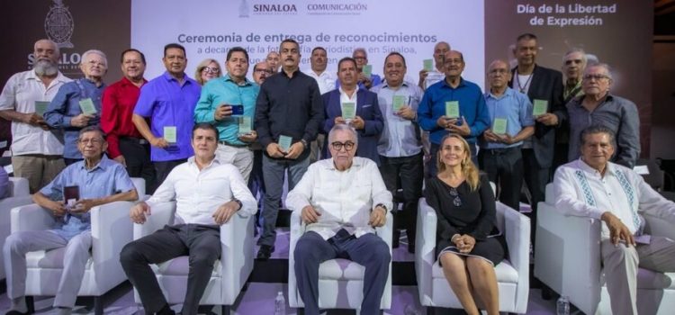 En Sinaloa 23 decanos de fotografía periodística fueron reconocidos En Sinaloa 23 decanos de fotografía periodística fueron reconocidos
