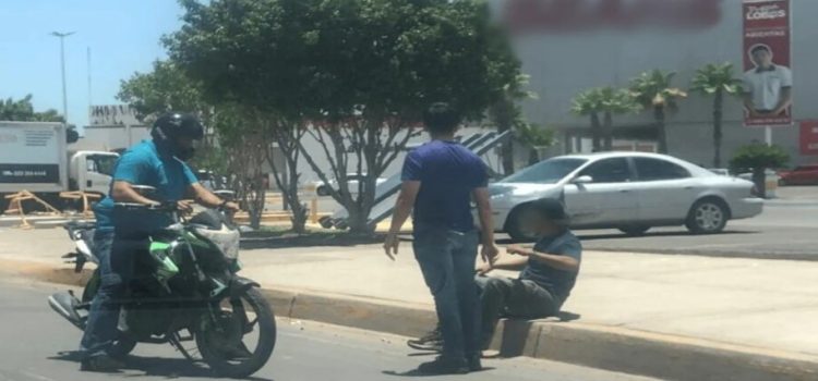 Choque deja un motociclista lesionado