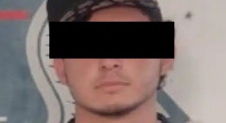 Detienen a hombre por conducir motocicleta con reporte de robo