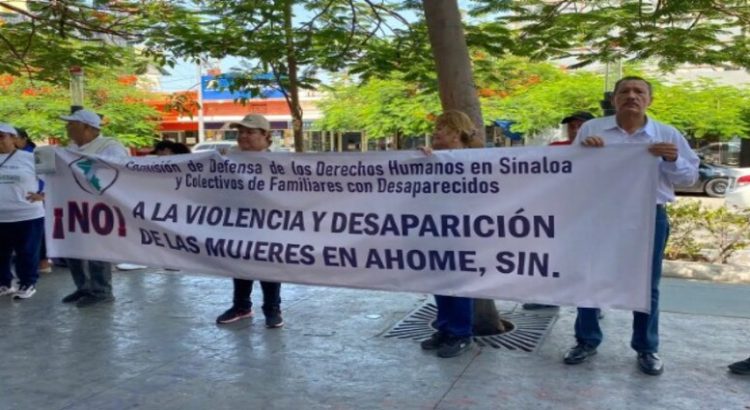 Activistas marchan para exigir un alto a los feminicidios y desaparición de mujeres