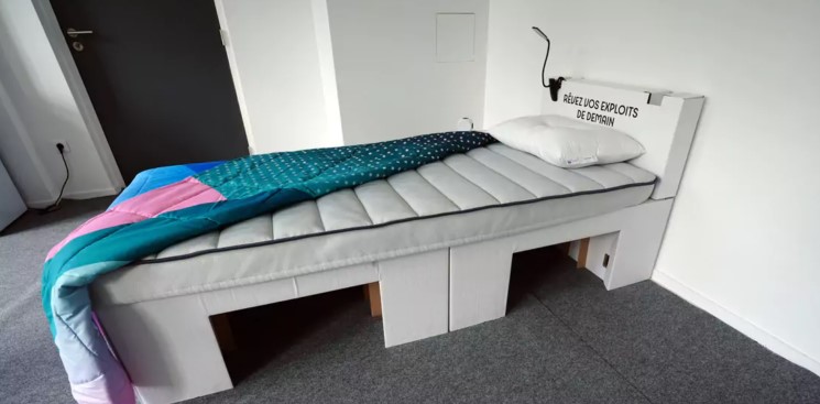 Las «camas antisexo» de cartón reciclable de Airweave regresan en París 2024