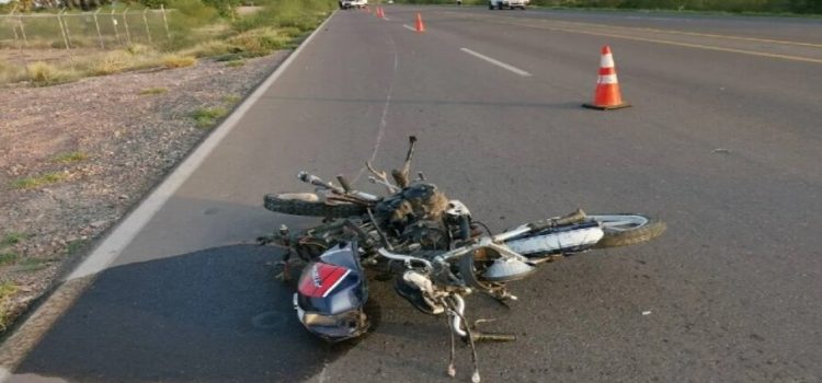 Camioneta arrolla a motociclista