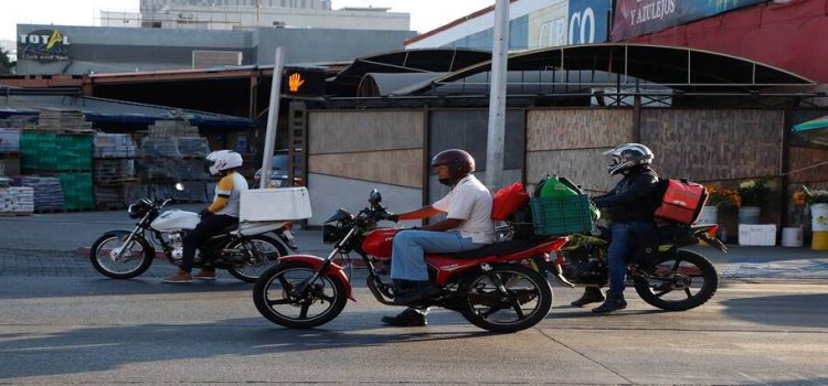 Repartidores ayudan a una joven que presuntamente querían raptar en Los Mochis