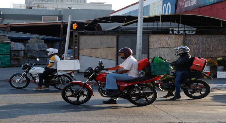 Repartidores ayudan a una joven que presuntamente querían raptar en Los Mochis