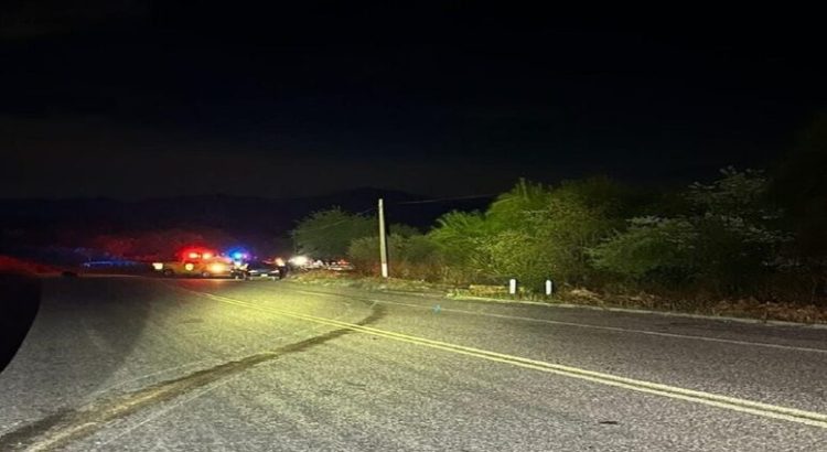 Joven pierde la vida en la carretera Los Mochis- Choix
