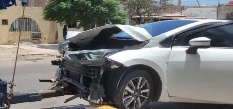Mujer sufre crisis nerviosa tras sufrir accidente vial