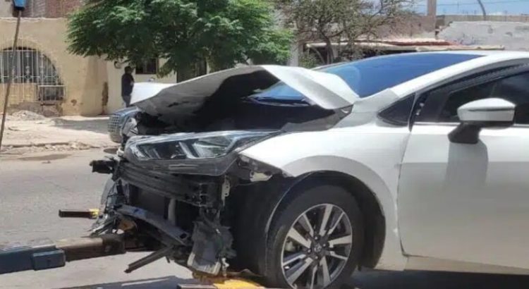 Mujer sufre crisis nerviosa tras sufrir accidente vial