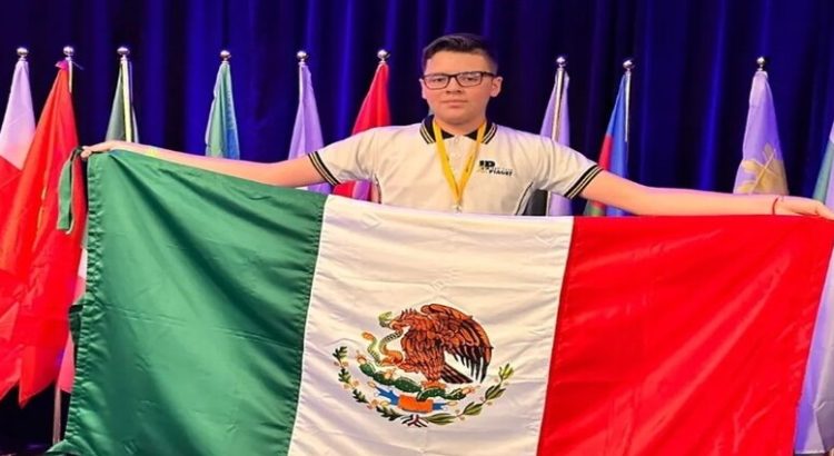Ahomense se lleva medalla de plata en internacional de matemáticas