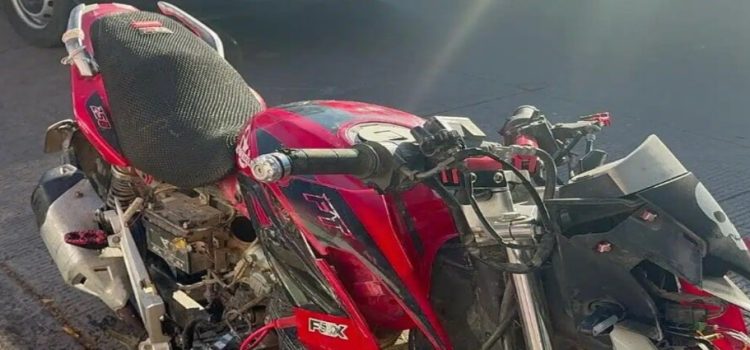 Motociclista resulta gravemente herido al ser embestido por una camioneta