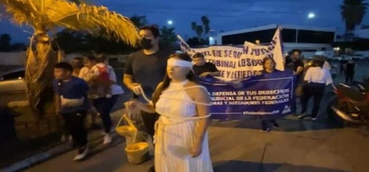 Trabajadores del Poder Judicial marcharon en Los Mochis