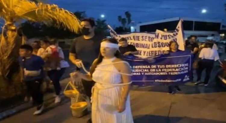 Trabajadores del Poder Judicial marcharon en Los Mochis