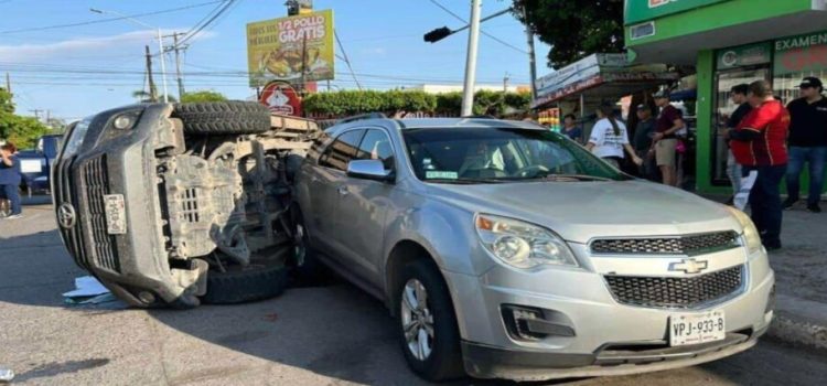 Tres personas resultan heridas tras registrarse una fuerte volcadura