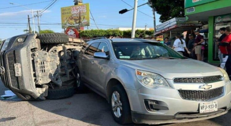 Tres personas resultan heridas tras registrarse una fuerte volcadura