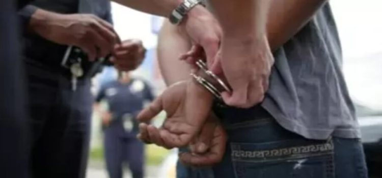 Detienen a dos menores por robo de medidores de agua potable