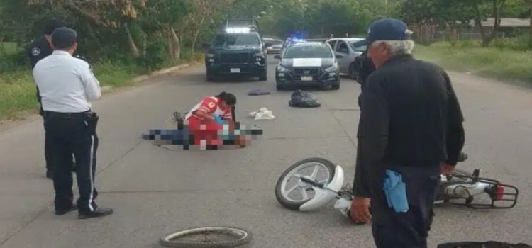 Ciclista y motociclista colisionan entre sí y resultan lesionados