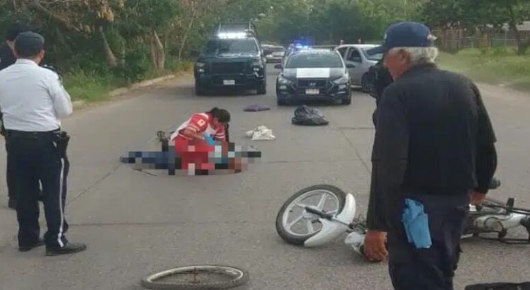 Ciclista y motociclista colisionan entre sí y resultan lesionados