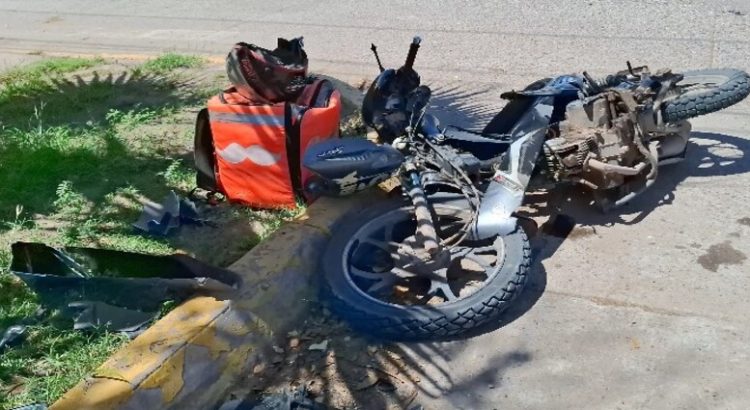 Motociclista resulta herido tras accidentarse en Los Mochis