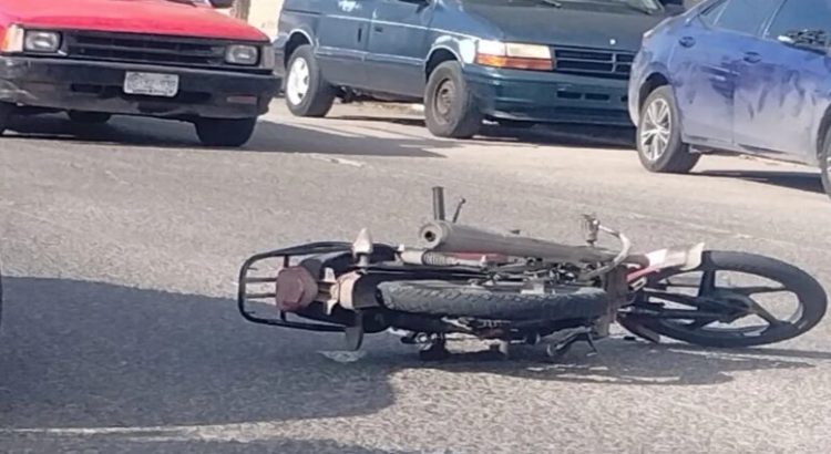 Motociclista resulta herido tras chocar con una camioneta