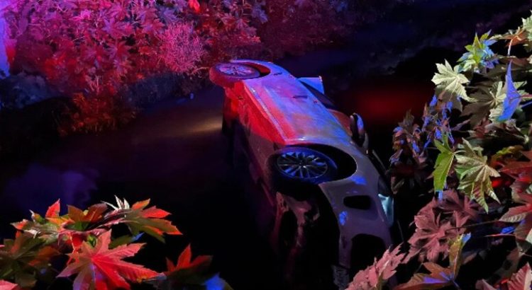 Automovilista sufre accidente salida de camino y termina dentro de un canal en Los Mochis-Topolobampo