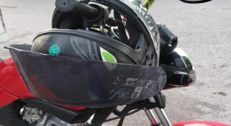 Motociclista se lesiona al derrapar en Los Mochis