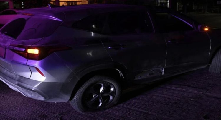 Automovilista no hace alto y provoca accidente