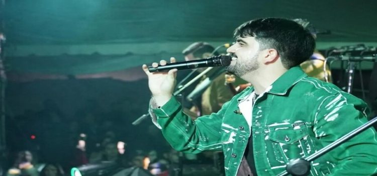 Luis Mexía pone a cantar a más de 13mil personas en Los Mochis
